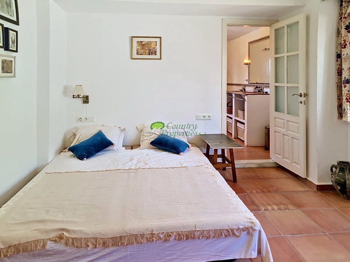 4 chambre Finca/Maison de Campagne à vendre à Velez-Malaga avec piscine garage - 635 000 € (Ref: 9966244)