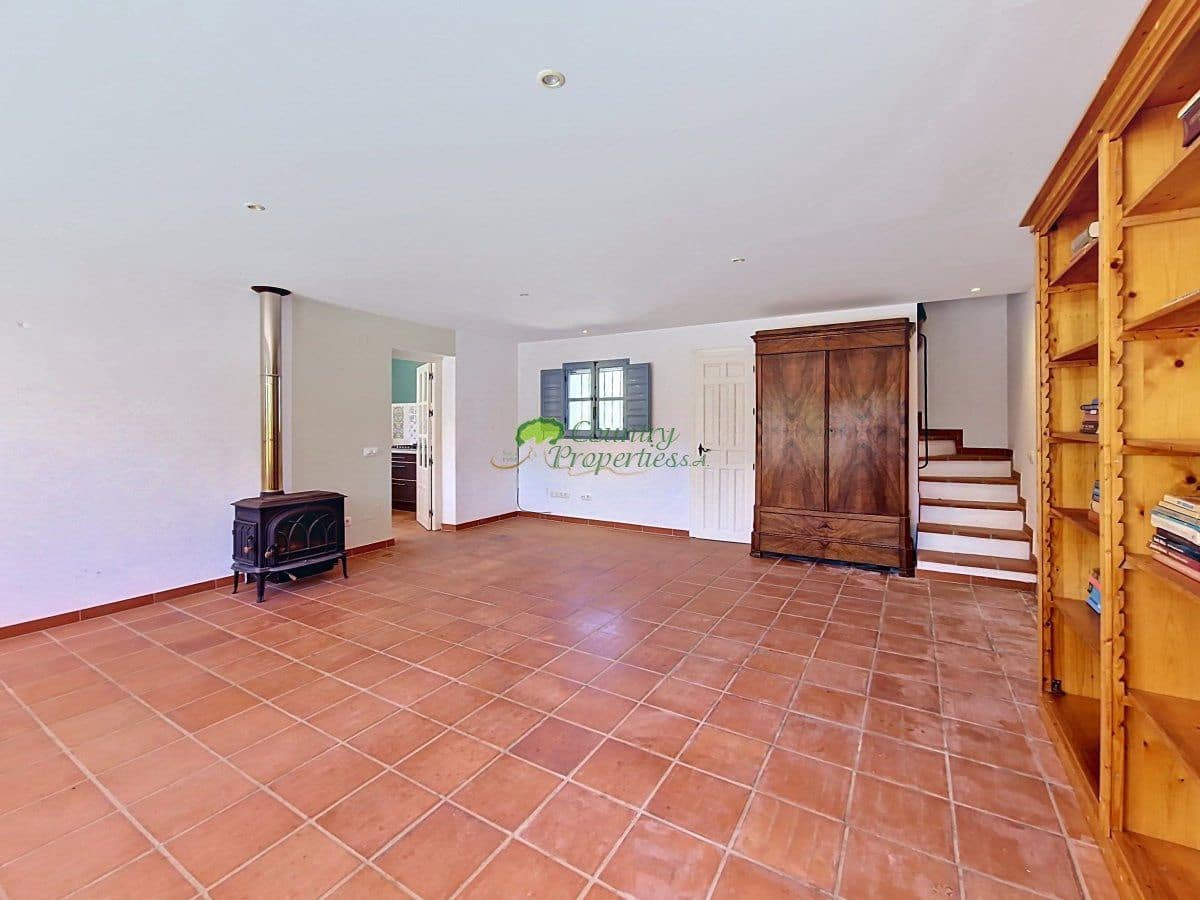 4 chambre Finca/Maison de Campagne à vendre à Velez-Malaga avec piscine garage - 635 000 € (Ref: 9966244)