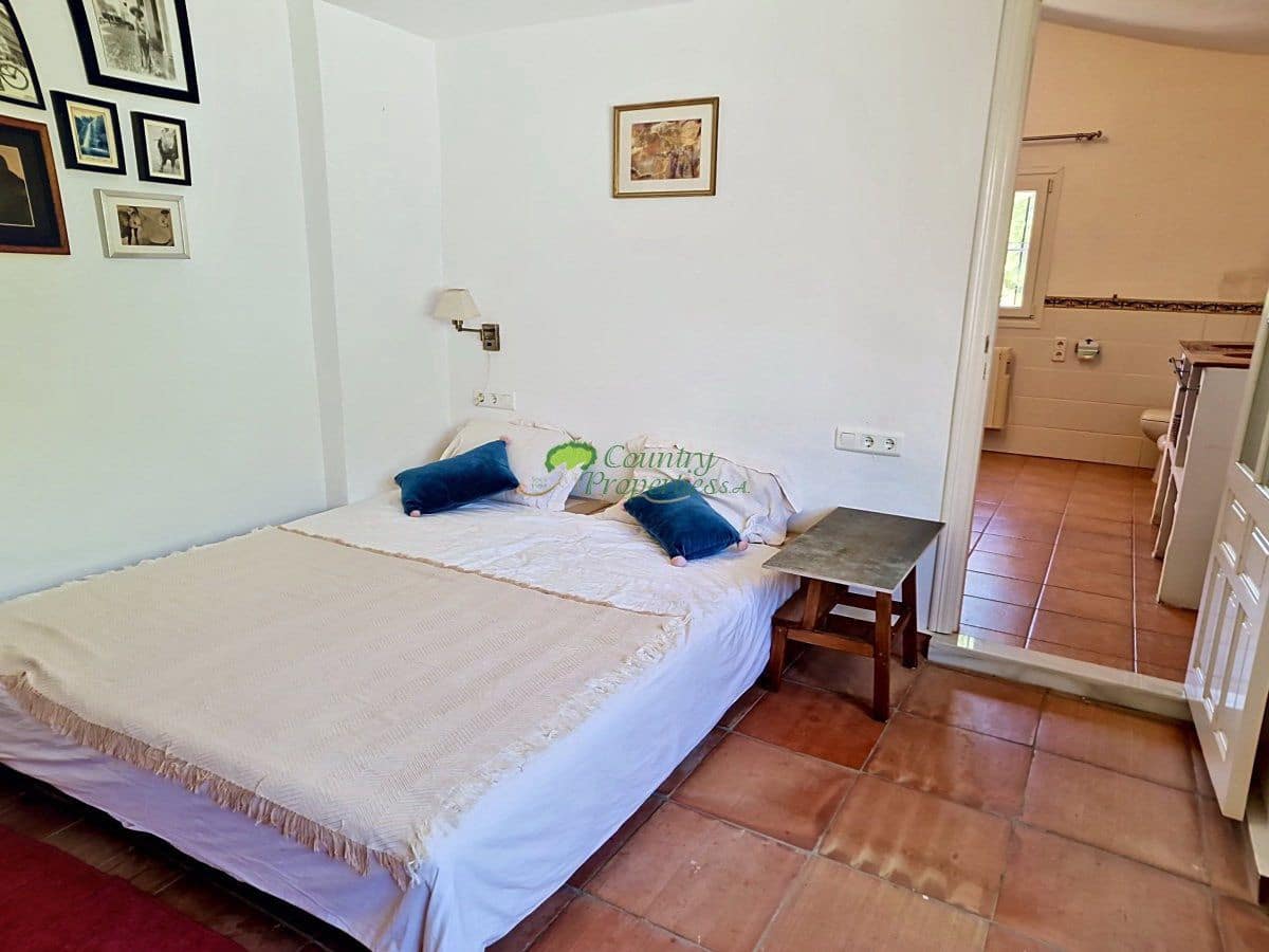 4 chambre Finca/Maison de Campagne à vendre à Velez-Malaga avec piscine garage - 635 000 € (Ref: 9966244)