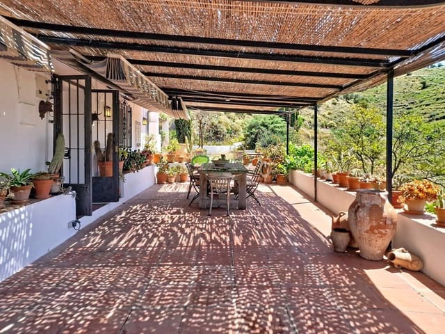 4 chambre Finca/Maison de Campagne à vendre à Vélez-Málaga avec piscine garage - 635 000 € (Ref: 9966244)