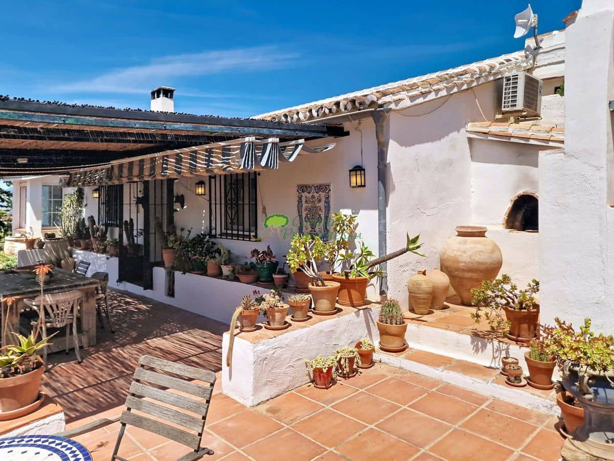 4 chambre Finca/Maison de Campagne à vendre à Velez-Malaga avec piscine garage - 635 000 € (Ref: 9966244)