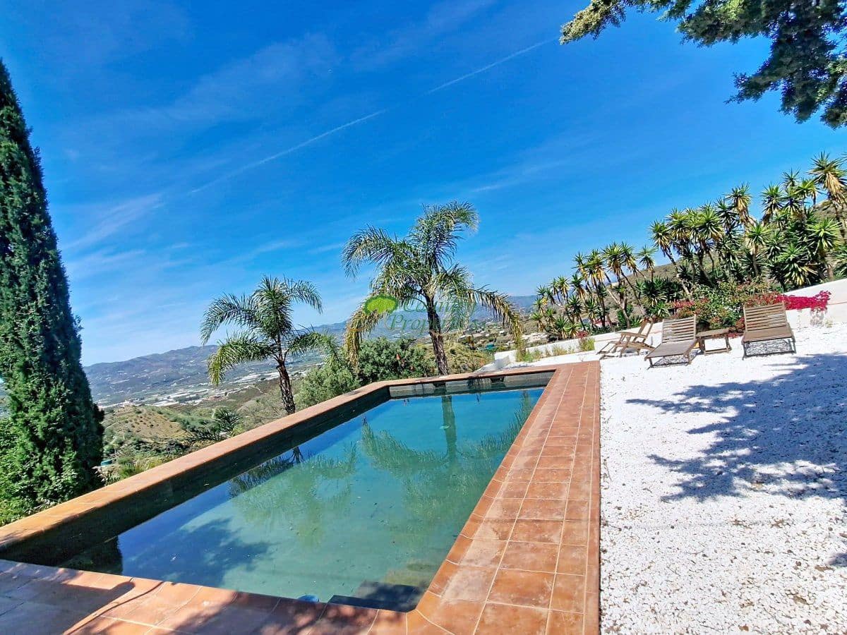 4 chambre Finca/Maison de Campagne à vendre à Velez-Malaga avec piscine garage - 635 000 € (Ref: 9966244)