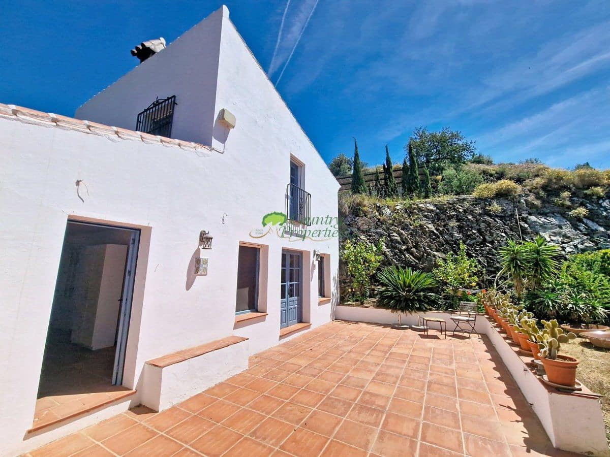 4 chambre Finca/Maison de Campagne à vendre à Velez-Malaga avec piscine garage - 635 000 € (Ref: 9966244)