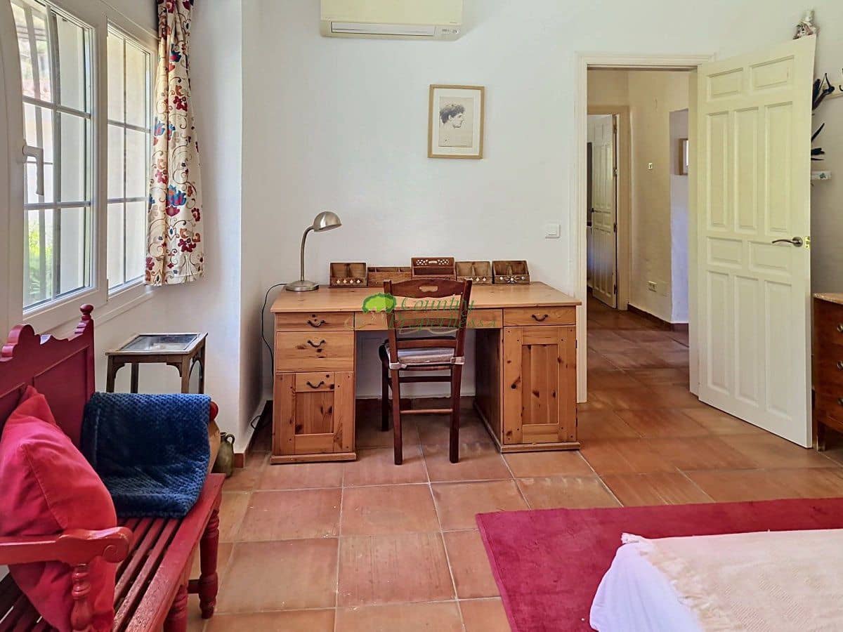 4 chambre Finca/Maison de Campagne à vendre à Velez-Malaga avec piscine garage - 635 000 € (Ref: 9966244)