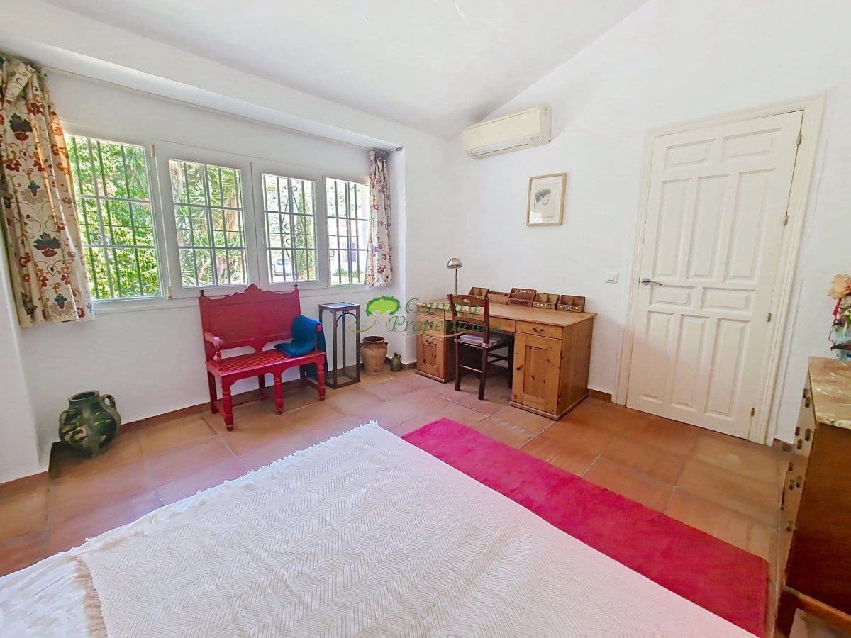 4 chambre Finca/Maison de Campagne à vendre à Velez-Malaga avec piscine garage - 635 000 € (Ref: 9966244)