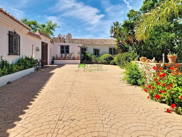 4 chambre Finca/Maison de Campagne à vendre à Vélez-Málaga avec piscine garage - 635 000 € (Ref: 9966244)