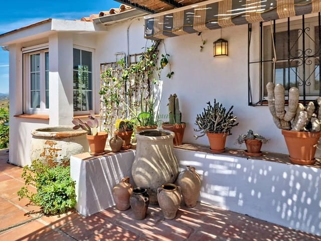 4 chambre Finca/Maison de Campagne à vendre à Vélez-Málaga avec piscine garage - 635 000 € (Ref: 9966244)