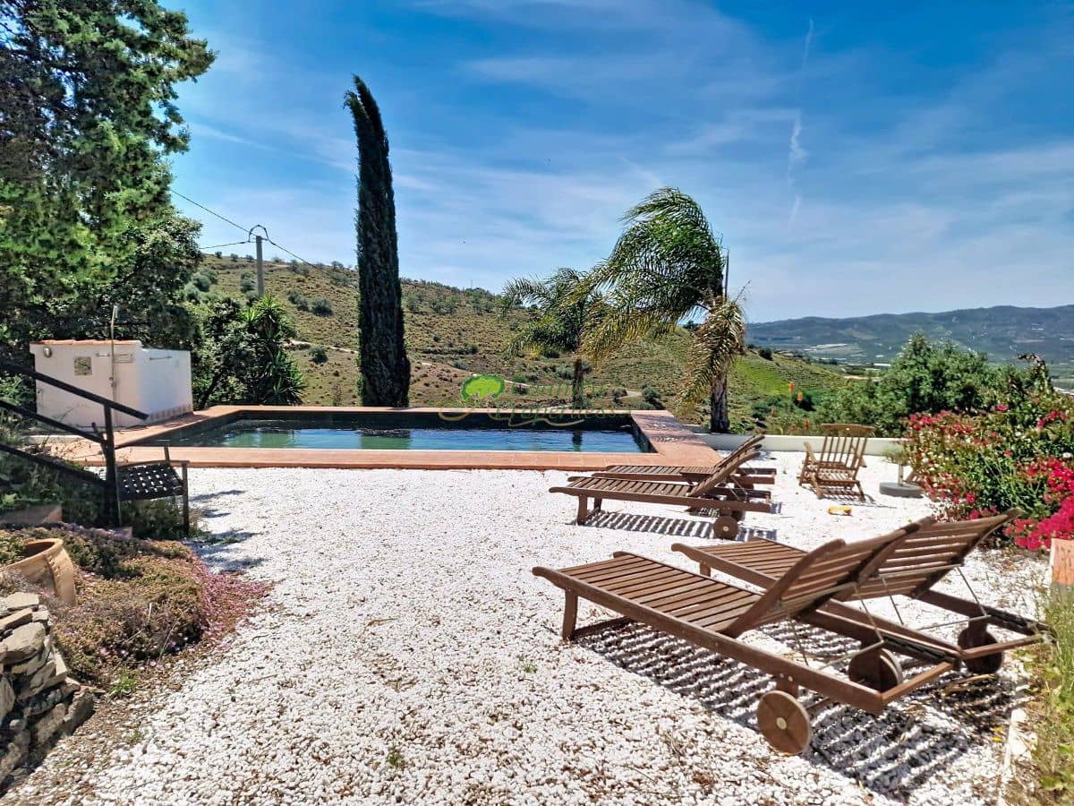 4 chambre Finca/Maison de Campagne à vendre à Velez-Malaga avec piscine garage - 635 000 € (Ref: 9966244)