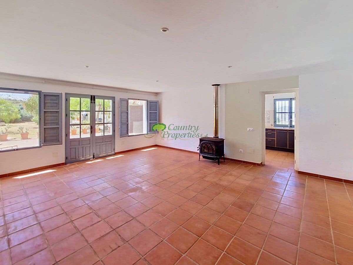 4 chambre Finca/Maison de Campagne à vendre à Velez-Malaga avec piscine garage - 635 000 € (Ref: 9966244)