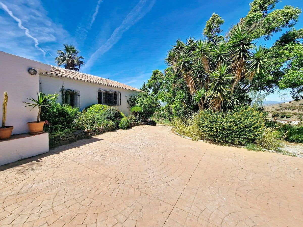 4 chambre Finca/Maison de Campagne à vendre à Velez-Malaga avec piscine garage - 635 000 € (Ref: 9966244)