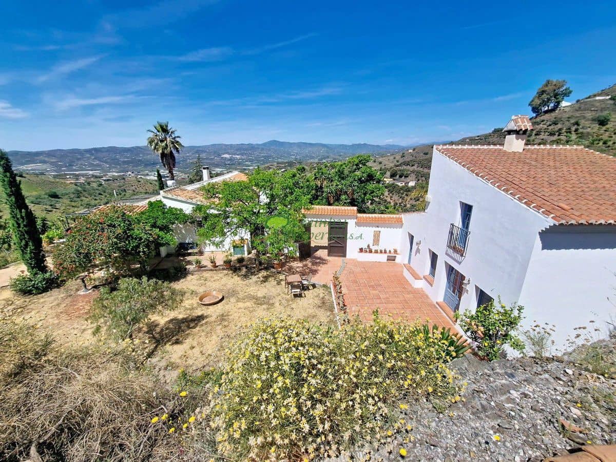4 chambre Finca/Maison de Campagne à vendre à Velez-Malaga avec piscine garage - 635 000 € (Ref: 9966244)