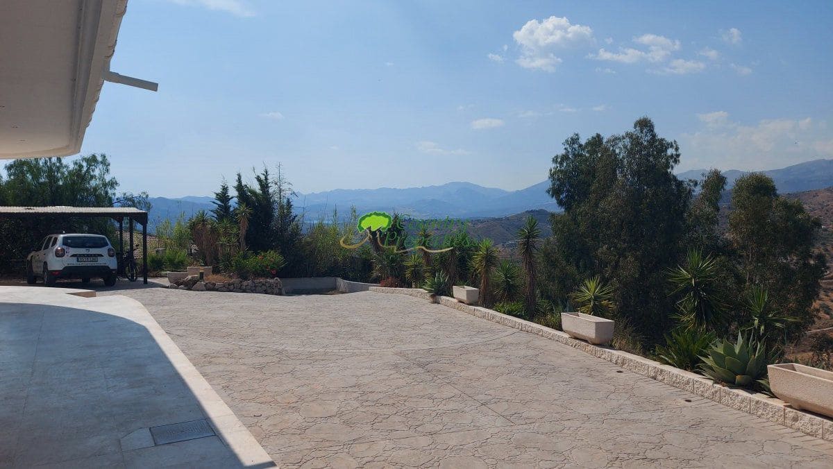 3 bedroom Finca/Country House for sale in Sedella with pool garage - € 475,000 (Ref: 9966245)