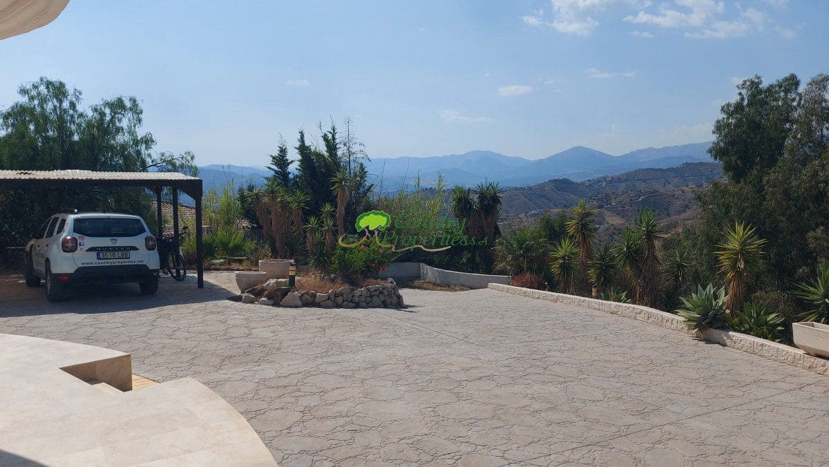 3 bedroom Finca/Country House for sale in Sedella with pool garage - € 475,000 (Ref: 9966245)