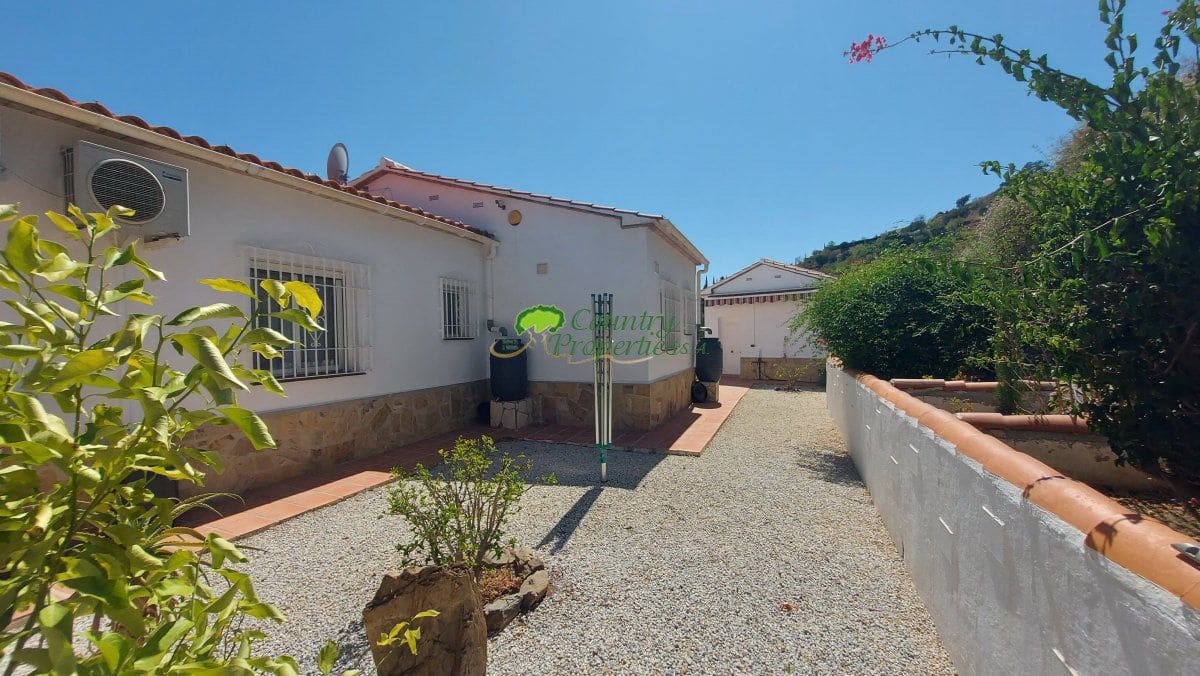3 soveværelse Finca/Landehus til salg i Arenas med swimmingpool garage - € 535.000 (Ref: 9974908)