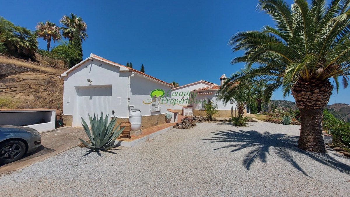 3 soveværelse Finca/Landehus til salg i Arenas med swimmingpool garage - € 535.000 (Ref: 9974908)