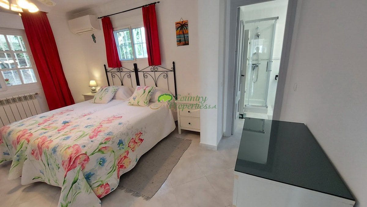 Finca/Casa Rural de 3 habitaciones en Torrox en venta con piscina garaje - 465.000 € (Ref: 9981846)