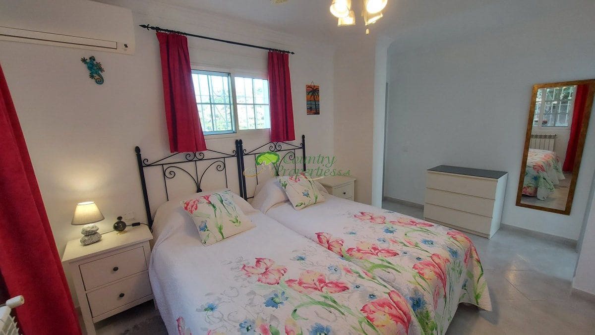 Finca/Casa Rural de 3 habitaciones en Torrox en venta con piscina garaje - 465.000 € (Ref: 9981846)