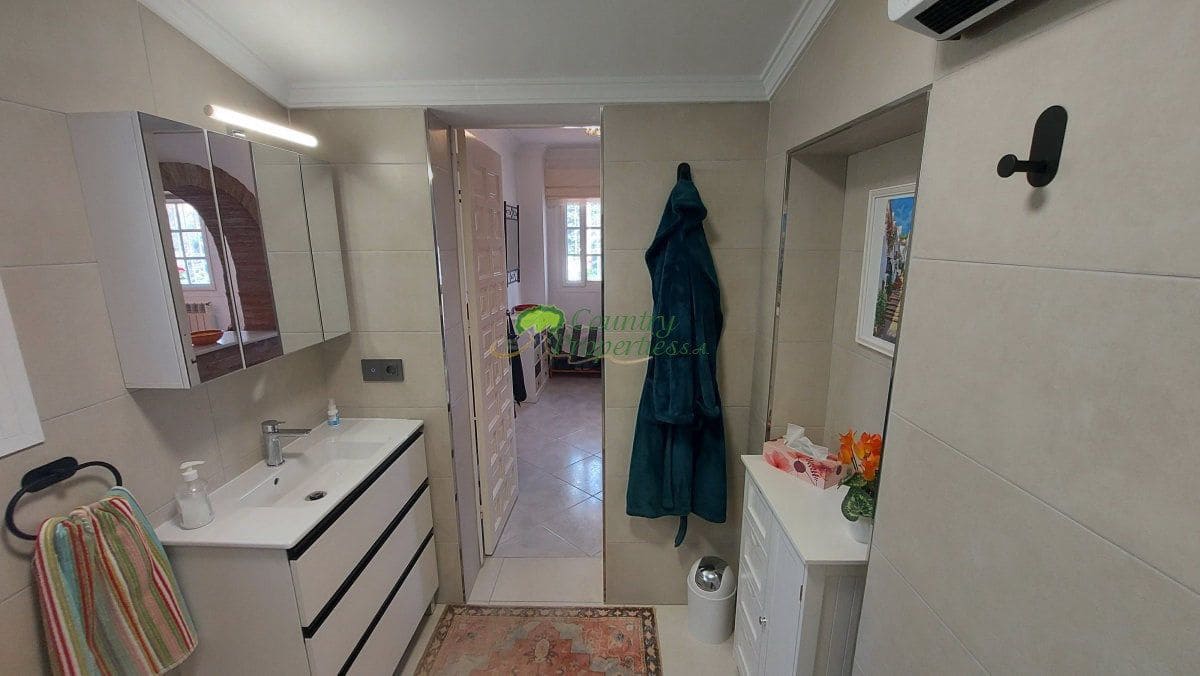 Finca/Casa Rural de 3 habitaciones en Torrox en venta con piscina garaje - 465.000 € (Ref: 9981846)