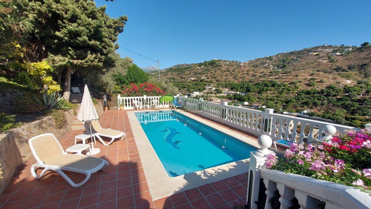 Finca/Casa Rural de 3 habitaciones en Torrox en venta con piscina garaje - 465.000 € (Ref: 9981846)