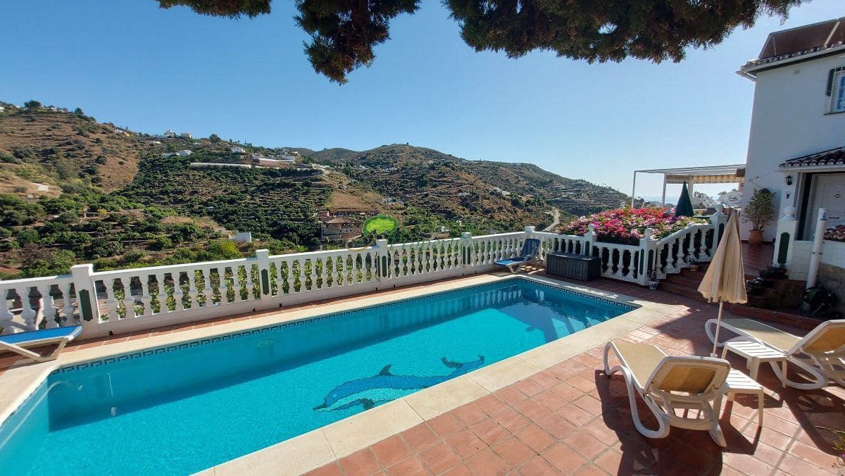 Finca/Casa Rural de 3 habitaciones en Torrox en venta con piscina garaje - 465.000 € (Ref: 9981846)