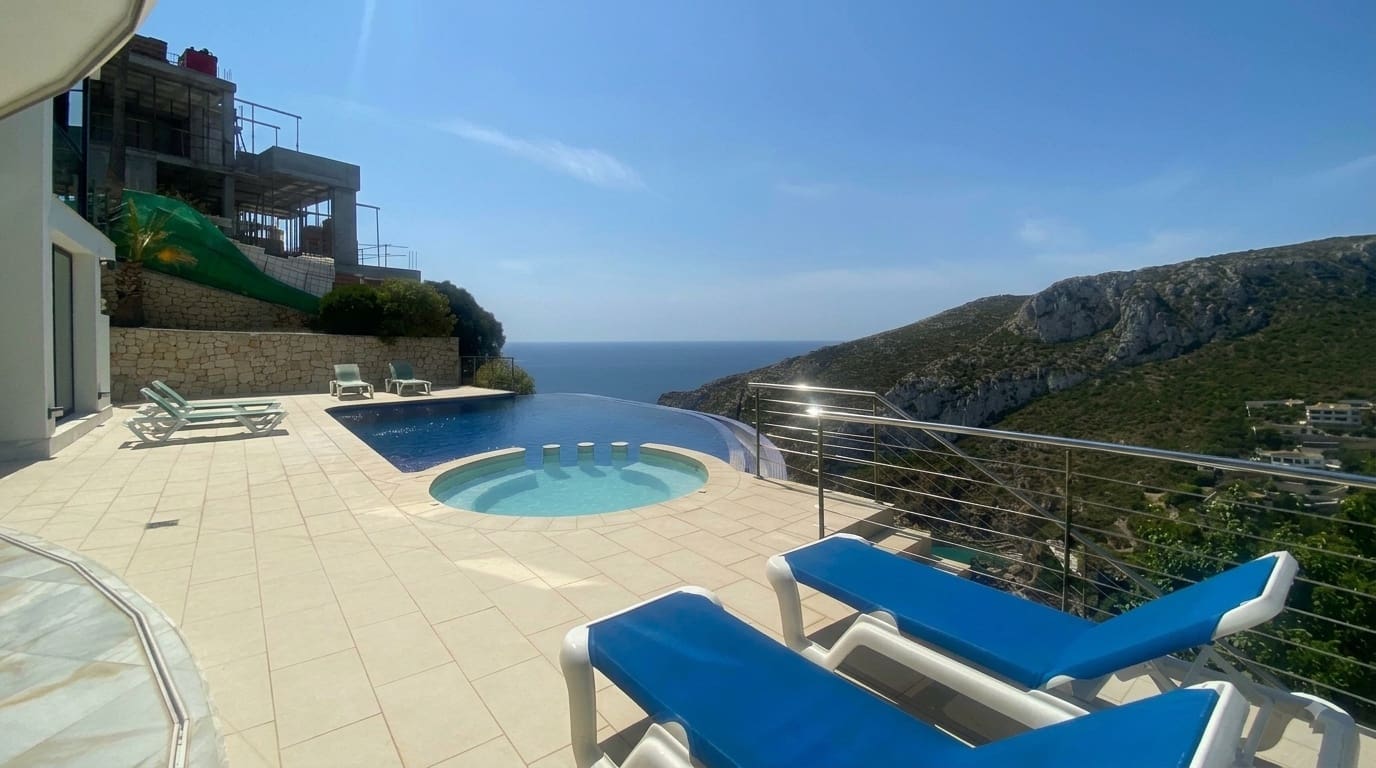 Chalet de 4 habitaciones en Javea / Xàbia en venta con piscina - 2.495.000 € (Ref: 10031650)