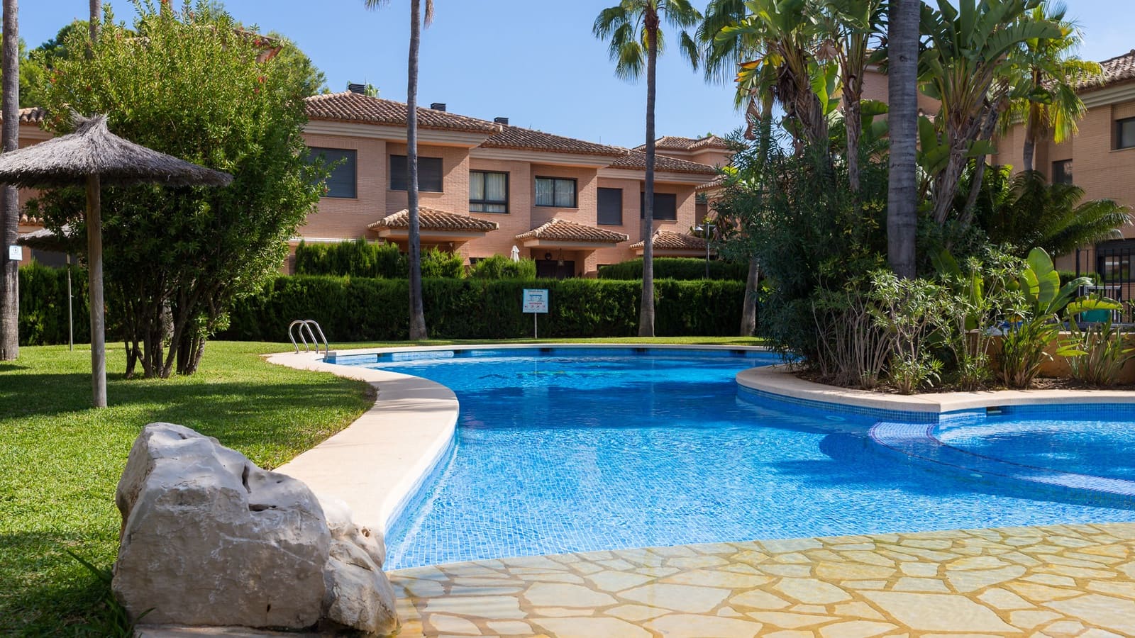 2 bedroom Townhouse for sale in Javea / Xabia with pool garage - € 515,000 (Ref: 10159269)