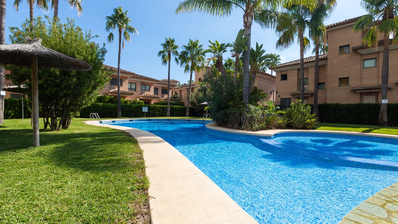 2 bedroom Townhouse for sale in Javea / Xabia with pool garage - € 515,000 (Ref: 10159269)