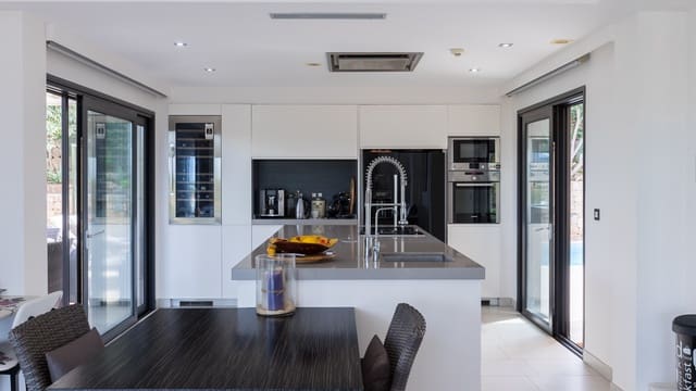 4 sypialnia Willa na sprzedaż w Javea / Xàbia z basenem garażem - 1 695 000 € (Ref: 10166309)