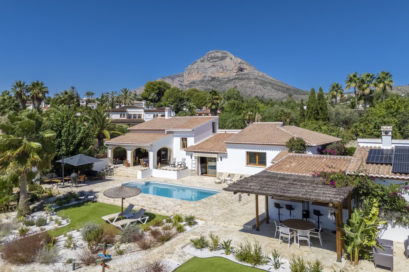 6 soveværelse Villa til salg i Javea / Xabia med swimmingpool - € 2.250.000 (Ref: 10182658)