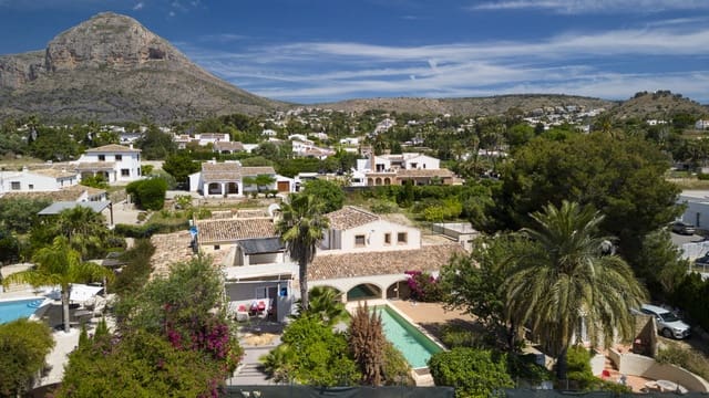 5 bedroom Villa for sale in Partida Tosal - Zona del Castellans, Javea / Xàbia with pool garage - € 945,000 (Ref: 9130903)