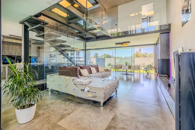 3 quarto Moradia para venda em Oliva com piscina garagem - 697 500 € (Ref: 9130919)