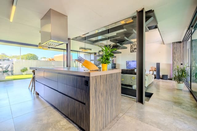 3 quarto Moradia para venda em Oliva com piscina garagem - 697 500 € (Ref: 9130919)