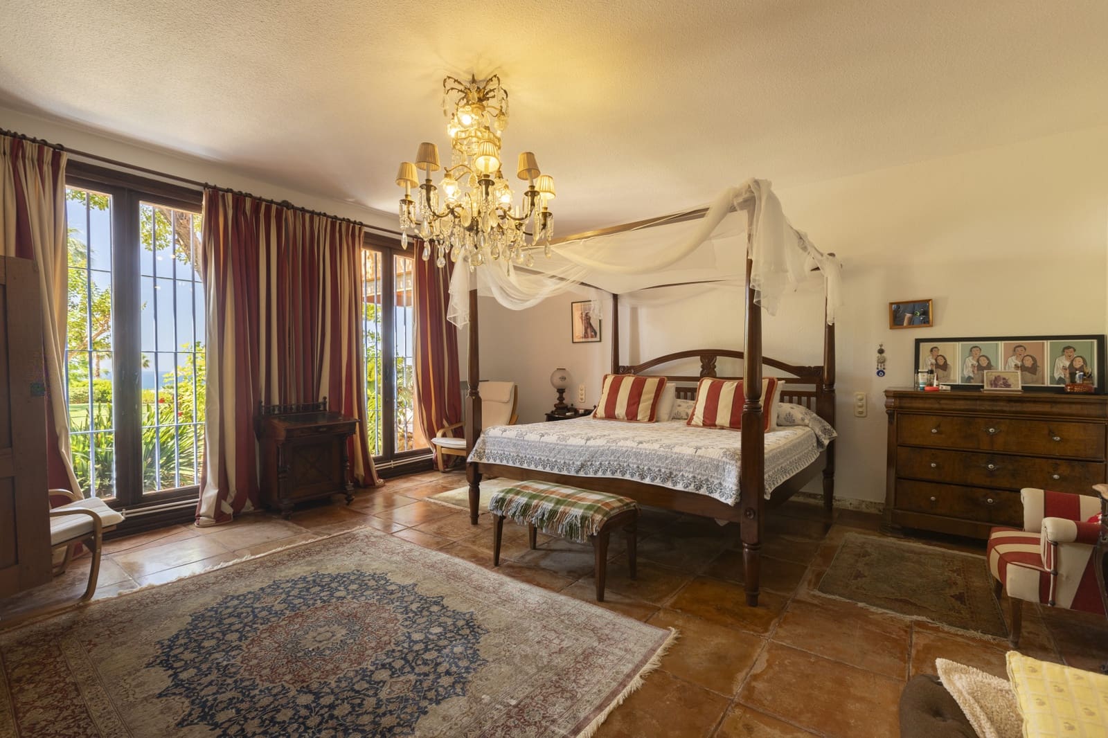 6 bedroom Villa for sale in Altea with pool garage - € 3,750,000 (Ref: 9130937)