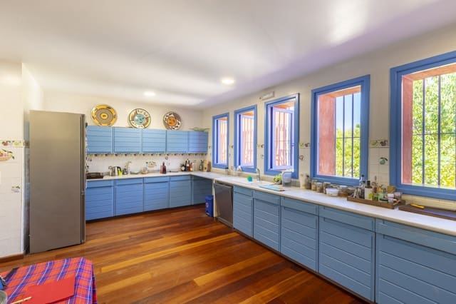 6 bedroom Villa for sale in Altea with pool garage - € 3,750,000 (Ref: 9130937)