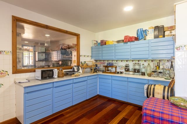 6 bedroom Villa for sale in Altea with pool garage - € 3,750,000 (Ref: 9130937)