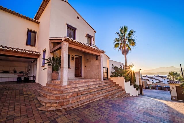 4 soveværelse Villa til salg i Teulada Pueblo, Teulada-Moraira med swimmingpool garage - € 2.950.000 (Ref: 9130953)