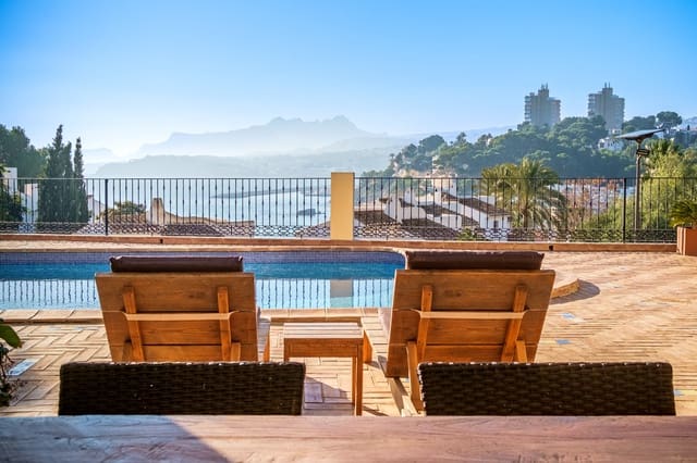 4 soveværelse Villa til salg i Teulada Pueblo, Teulada-Moraira med swimmingpool garage - € 2.950.000 (Ref: 9130953)