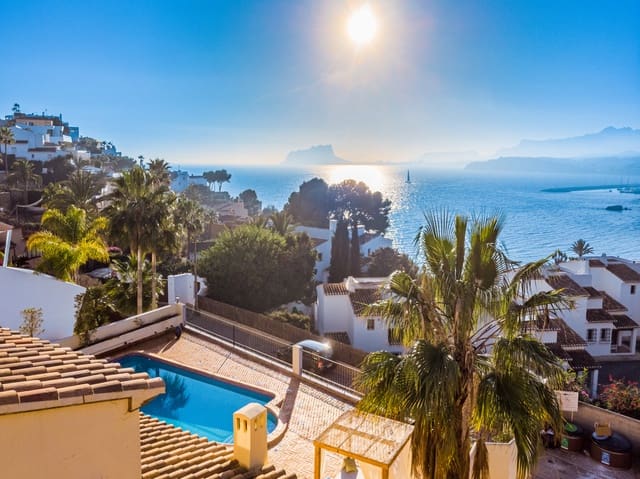 4 soveværelse Villa til salg i Teulada Pueblo, Teulada-Moraira med swimmingpool garage - € 2.950.000 (Ref: 9130953)