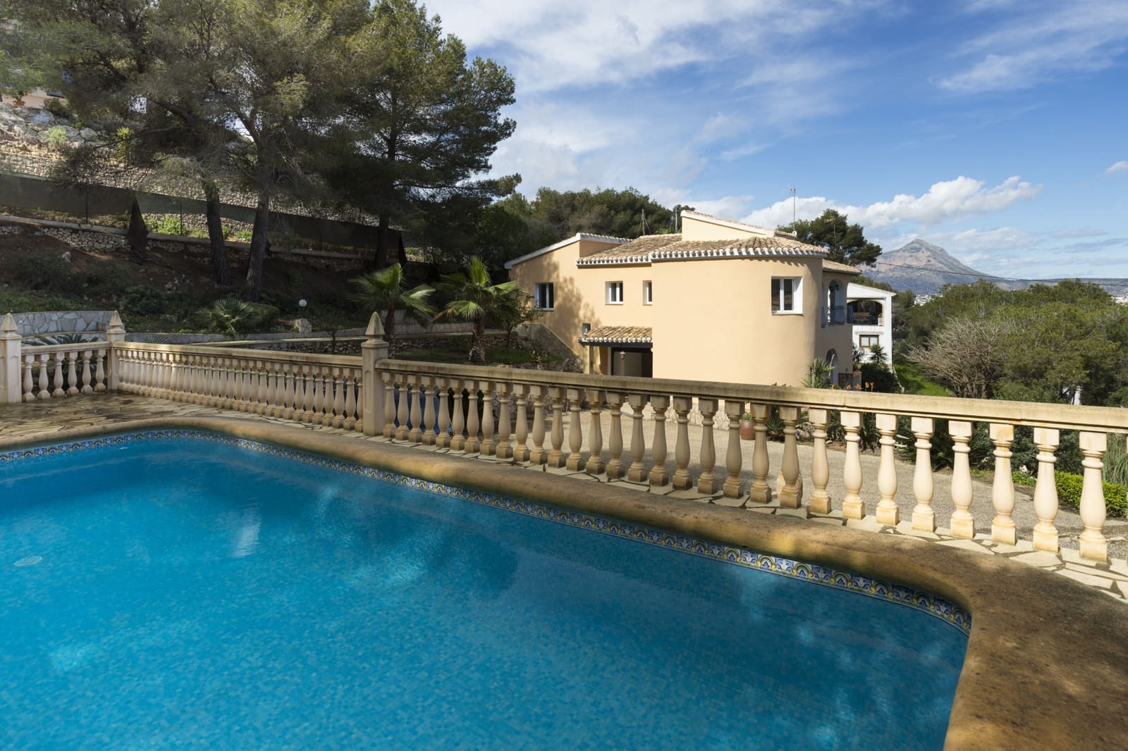 4 soveværelse Villa til salg i Javea / Xabia med swimmingpool garage - € 875.000 (Ref: 9130959)