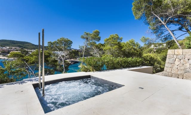 9 makuuhuone Huvila myytävänä paikassa Es Camp De Mar / El Camp De Mar, Andratx mukana uima-altaan 
autotalli - 15 000 000 € (Ref: 9130972)