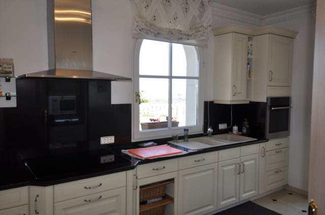 5 makuuhuone Huvila myytävänä paikassa La Sella mukana uima-altaan 
autotalli - 1 599 000 € (Ref: 9130990)