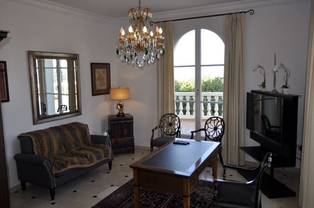 5 makuuhuone Huvila myytävänä paikassa La Sella mukana uima-altaan 
autotalli - 1 599 000 € (Ref: 9130990)