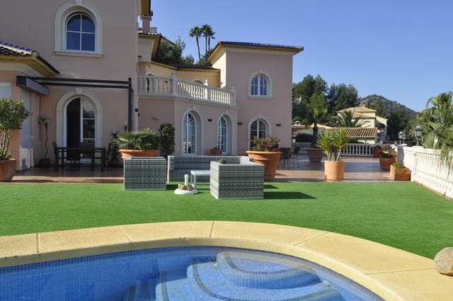 5 makuuhuone Huvila myytävänä paikassa La Sella mukana uima-altaan 
autotalli - 1 599 000 € (Ref: 9130990)