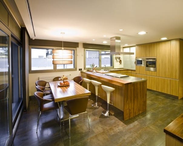 5 soverom Villa til salgs i L'Eliana med svømmebasseng garasje - € 1 390 000 (Ref: 9132163)