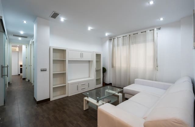 3 bedroom Apartment for sale in Sant Francesc, Valencia city - € 420,000 (Ref: 9132167)