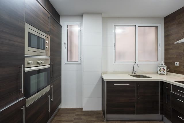 3 bedroom Apartment for sale in Sant Francesc, Valencia city - € 420,000 (Ref: 9132167)