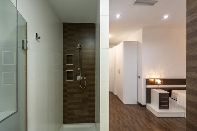 3 bedroom Apartment for sale in Sant Francesc, Valencia city - € 420,000 (Ref: 9132167)