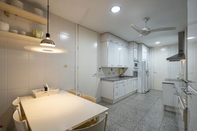 5 slaapkamer Penthouse te koop in L'Eixample, Valencia stad met garage - € 2.600.000 (Ref: 9132169)