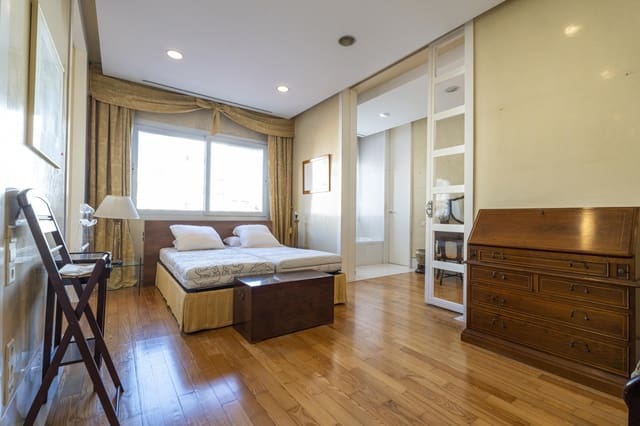 5 slaapkamer Penthouse te koop in L'Eixample, Valencia stad met garage - € 2.600.000 (Ref: 9132169)