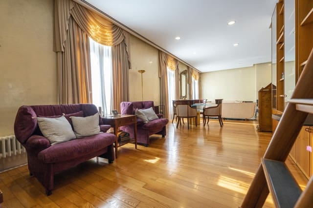 5 slaapkamer Penthouse te koop in L'Eixample, Valencia stad met garage - € 2.600.000 (Ref: 9132169)